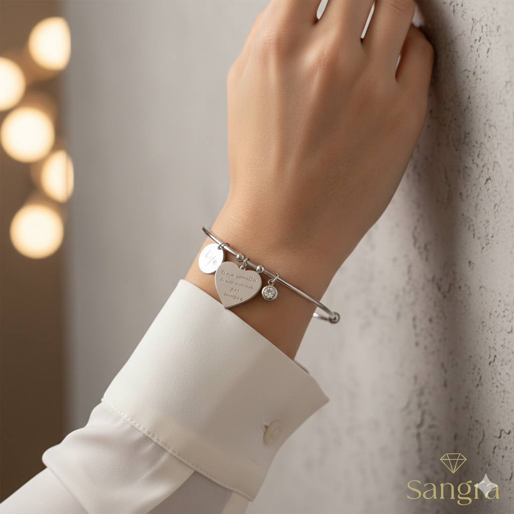 Bracciale Donna in Acciaio Rigido con Cuore Inciso "Una Sorella è un'Amica per Sempre"