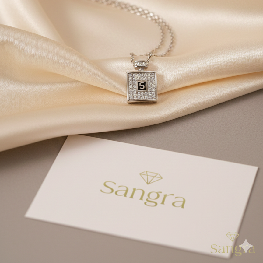 Collana Donna in Acciaio con Pendente "Iconic Bottle" in Pavé di Diamanti e Dettaglio Nero