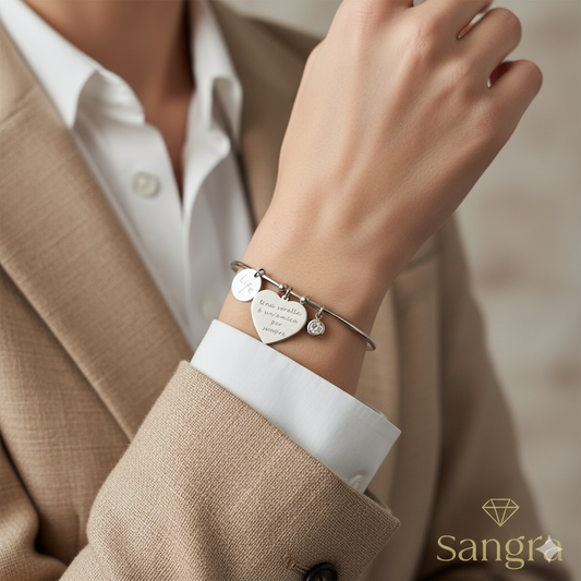 Bracciale Donna in Acciaio Rigido con Cuore Inciso "Una Sorella è un'Amica per Sempre"